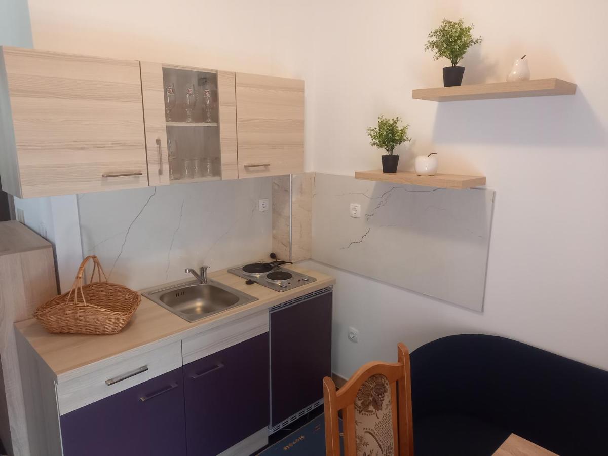 Studio Apartman Sutic Kaštel Novi Exterior foto
